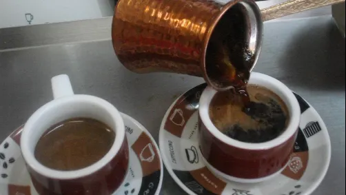 <p>Cum se prepară adevărata cafea turcească la ibric</p>