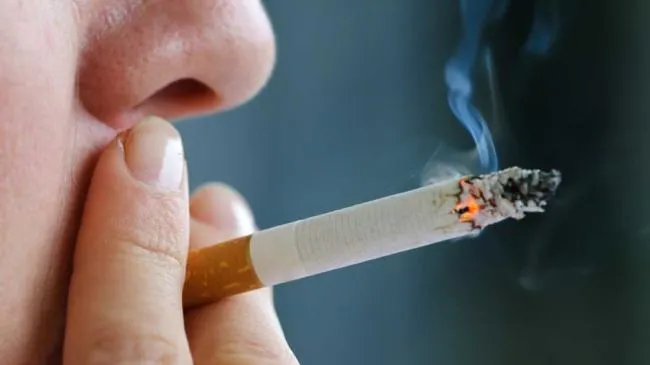 Românii şi fumatul: nici usturoi n-au mâncat....75% dintre ei se declară nefumători