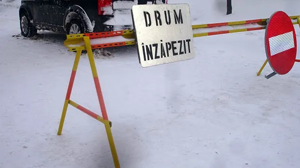 A forțat filtrul Poliției și a plecat pe drumul înzăpezit. Ce a urmat e incredibil