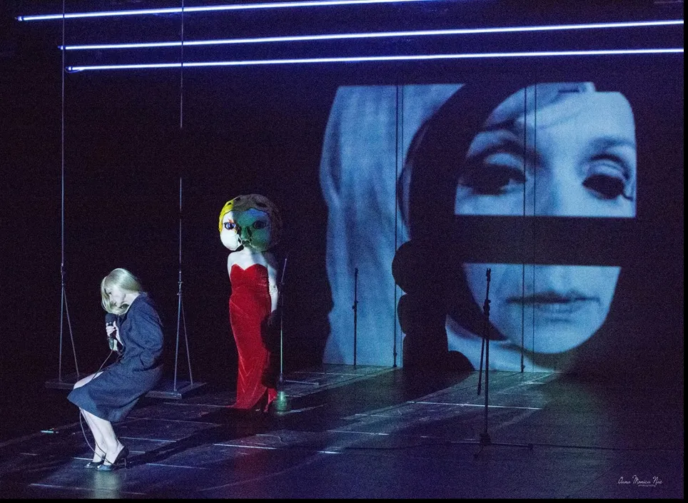 Odeon intră în anul 2016 cu un spectacol despre emanciparea femeii: "Eu. O casă de păpuși"