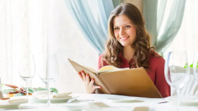 Locuri pe care nu ar trebui să le atingi NICIODATĂ într-un restaurant