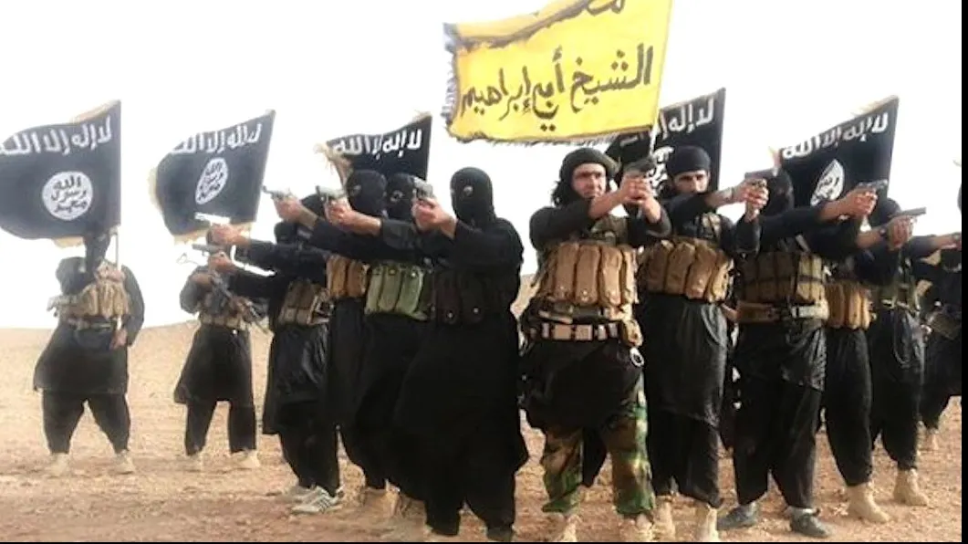 Atentatele de la Paris. ISIS a difuzat imagini cu autorii atacurilor în timp ce decapitează ostatici