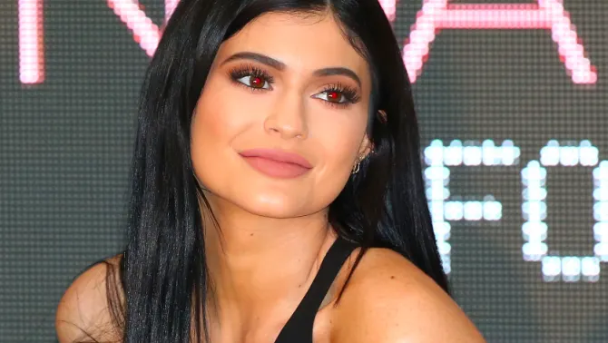 Americanii au aruncat pe piaţă un SEX-TAPE cu sora mai mică a lui Kim Kardashian, Kylie Jenner