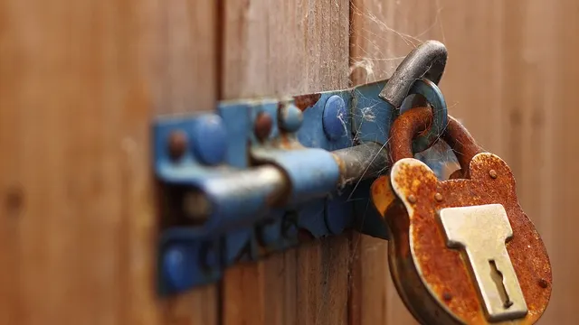 Aproape 5.500 de companii au pus lacătul pe ușă în primele 10 luni din 2023. Foto/Arhivă