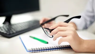 Petreci mult timp în fata calculatorului? Afla care sunt riscurile si cum le poti evita!