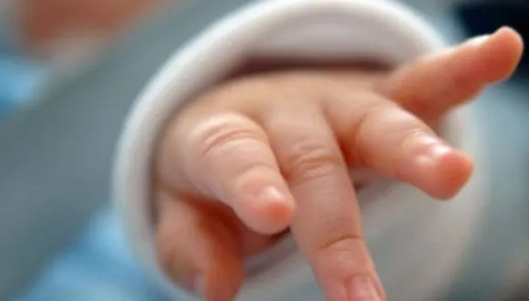 Siamezele din Constanţa, abandonate în spital de mamă 