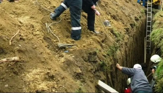 Săpa un şanţ pentru reţeaua de canalizare. Peste ce a dat? Polițiștii i-au întocmit dosar penal