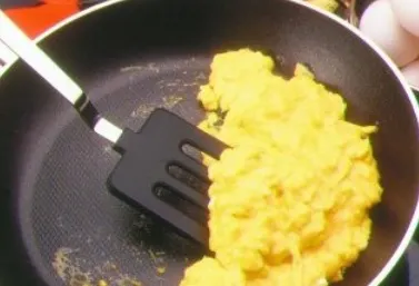 Cum să faci omleta perfectă. Cinci paşi pentru un rezultat garantat. Ingredientul care dă tot gustul