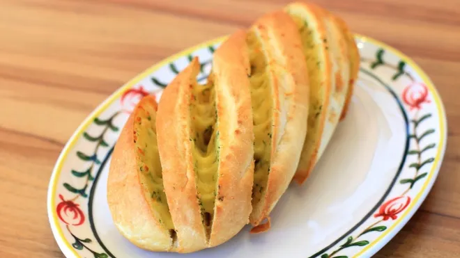 Reţetă simplă şi delicioasă! Pâine acordeon cu brânză
