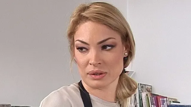 Valentina Pelinel a primit o palmă de la fostul soţ