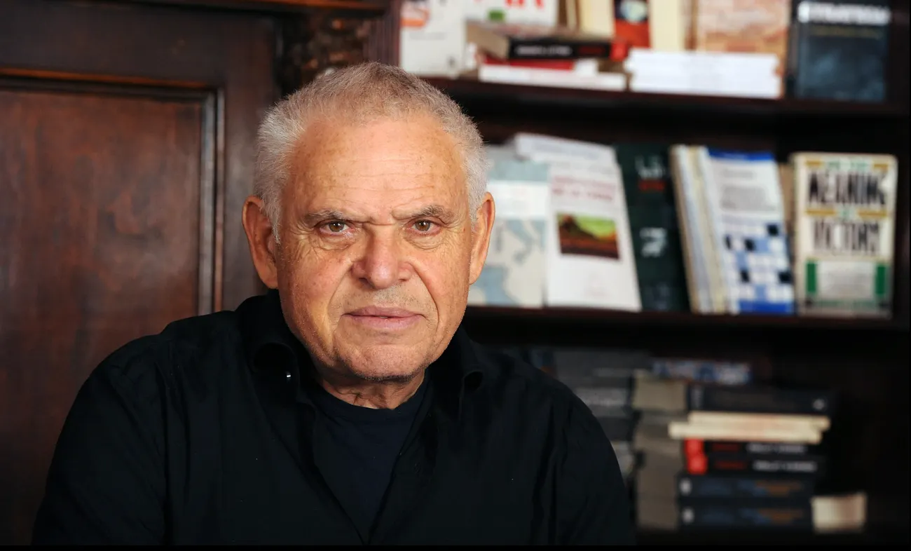 Românul care câştigă 1 mil $ pe an din sfaturile date liderilor lumii. I se spune MACHIAVELLI