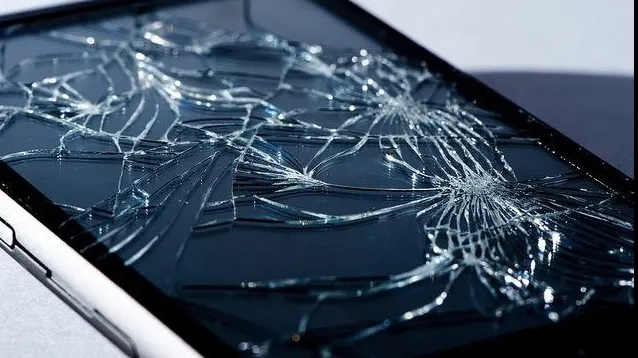 Cum să repari singur zgârieturile de pe telefonul mobil