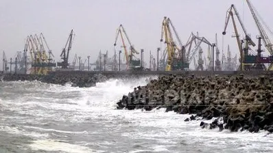 Portul Midia a fost închis din cauza vântului puternic