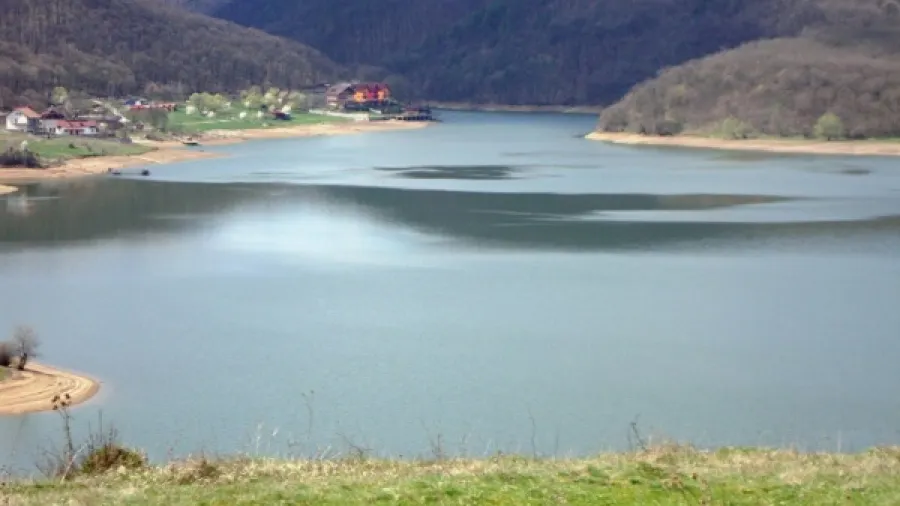 Lacul Cinciș, unul dintre cele mai misterioase locuri din România, bântuit de legende 