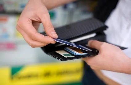 Fiscul, pe urmele celor care-şi transferă banii în conturi din străinătate