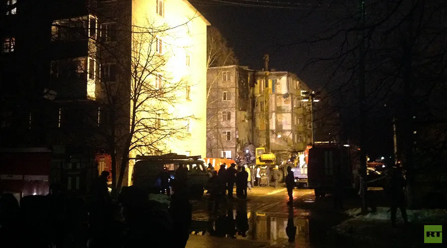 Tragedie în Rusia: un bloc de cinci etaje s-a prăbuşit în urma unei explozii puternice