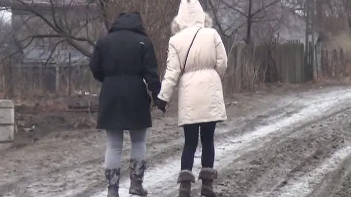 DRAMĂ cumplită. Două fetiţe erau ţinute în sclavie în casa părinţilor