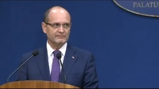 Ministrul Educaţiei, anunţ pentru plagiatorii de doctorate. De ce nu i s-a retras diploma lui Ponta