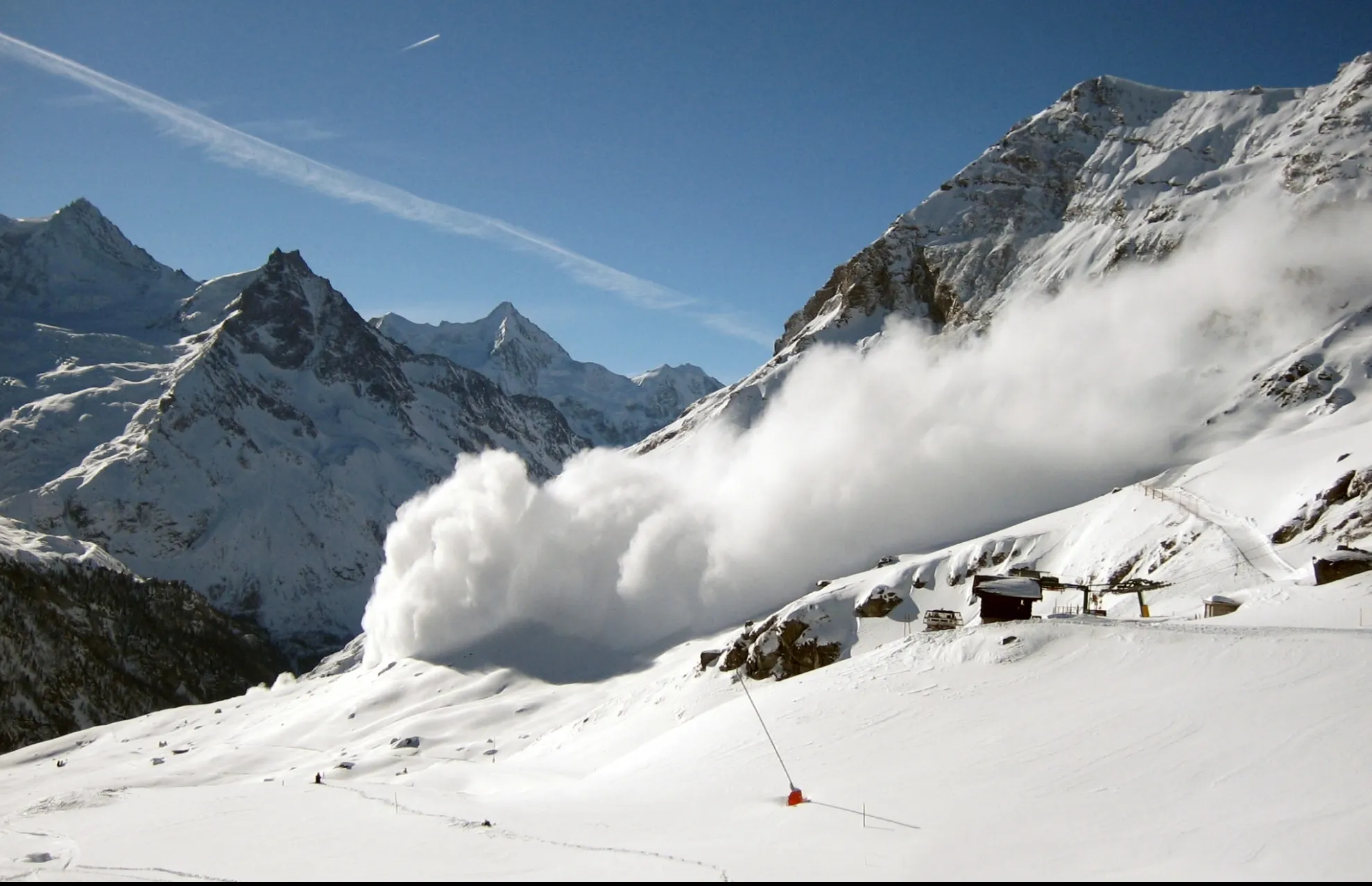Avalanşă în Alpi. Un mort şi cinci persoane rănite