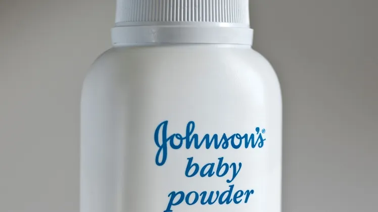 Johnson&Johnson trebuie să plătească 72 mil de dolari. Pudra de talc i-a cauzat cancer