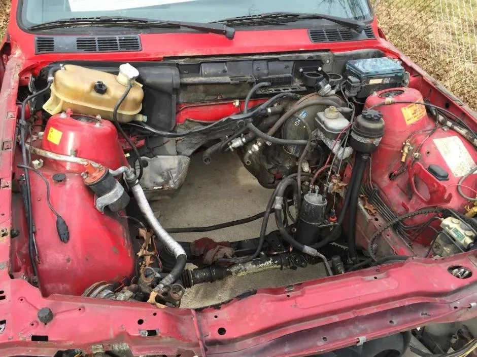 A găsit un BMW vechi părăsit în pădure. După ce a făcut cercetări, a aflat adevărul