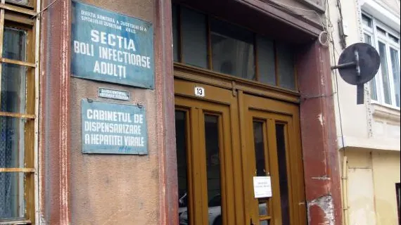 Saloane cu șobolani și tencuială căzută, într-un spital din Arad. Ce spune managerul acestuia