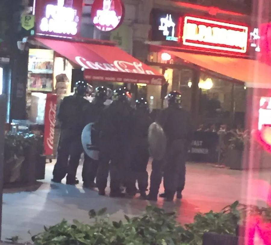 Luare de ostatici la un restaurant din centrul Londrei