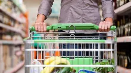 Panică într-un magazin din Arad. Totul s-a petrecut în faţa unei fetiţe de 3 ani