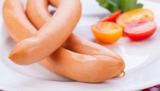 Şi tu mănânci crenvurşti? Iată ce trebuie să ştii despre ei