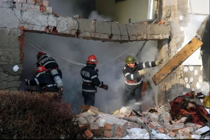 Explozie puternică la Cluj: 3 victime. Mai multe apartamente au fost afectate
