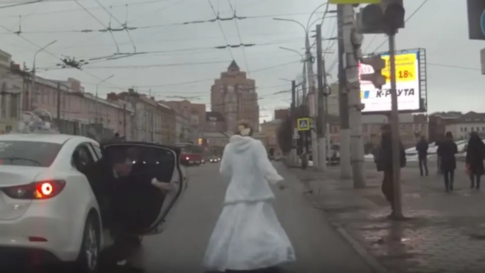 Nuntă cu final neașteptat. Din mașină a ieșit mireasa, apoi mirele. Apoi, a urmat o scenă șocantă