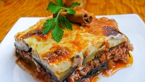 Reţetă de weekend. Cea mai bună musaca pentru familia ta