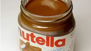 Câte gustări poți pregăti într-un borcan cu resturi de Nutella