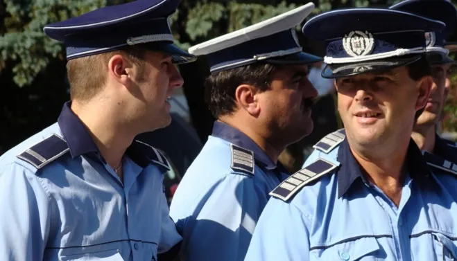 Ce salarii au poliţiştii. Ministerul de Interne a anunţat că face angajări masive