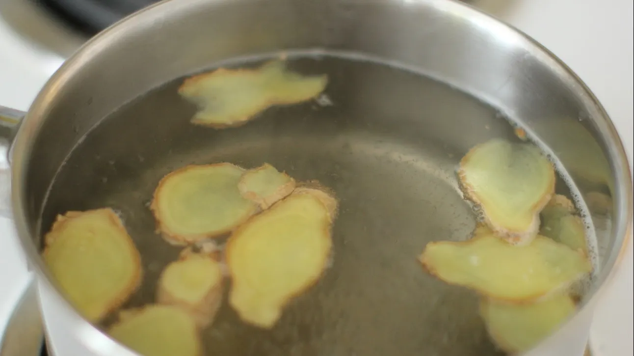 Rețeta cu trei ingrediente care te poate scăpa de grăsimea de pe vasele de sânge