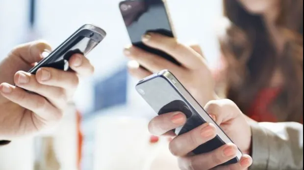 Revoluție în domeniul tehnologiei! Cum vom putea încărca telefoanele mobile la soare