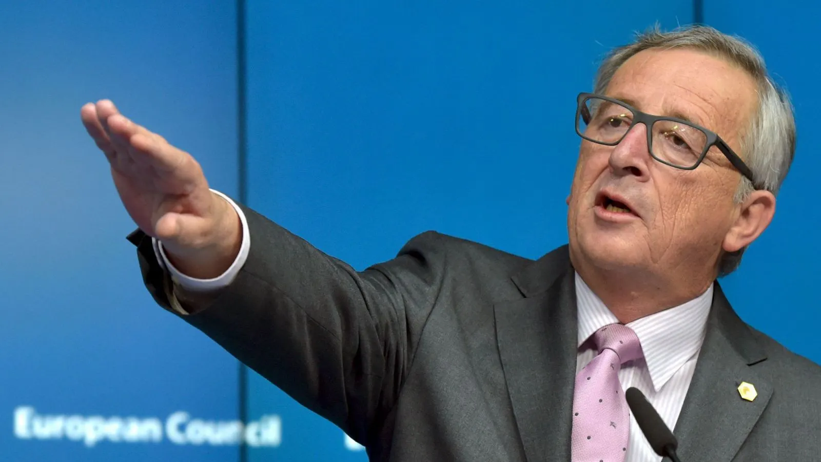 Juncker: România poate scăpa de MCV înaintea Bulgariei, în următorii 3 ani