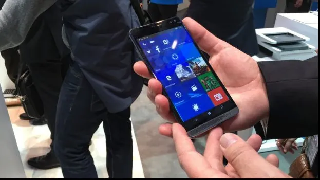 Hewlett Packard lansează un smartphone care ține loc și de laptop și de desktop
