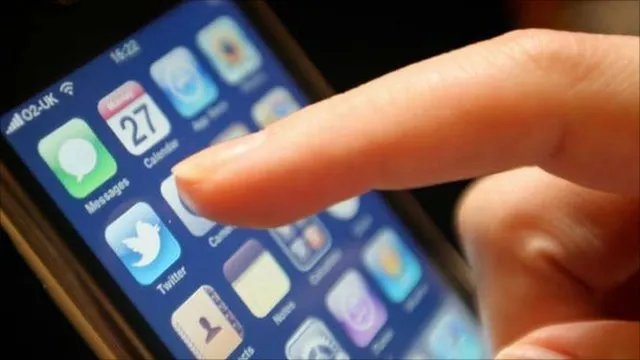Cel mai mic smartphone din lume are mărimea unui card de credit