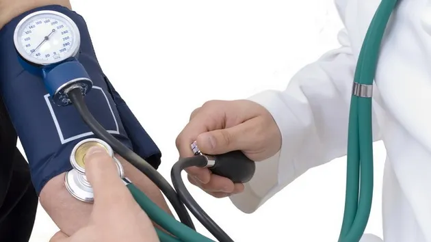 Aplicaţia mobilă care îţi măsoară tensiunea arterială. De unde o descarci şi cum o foloseşti