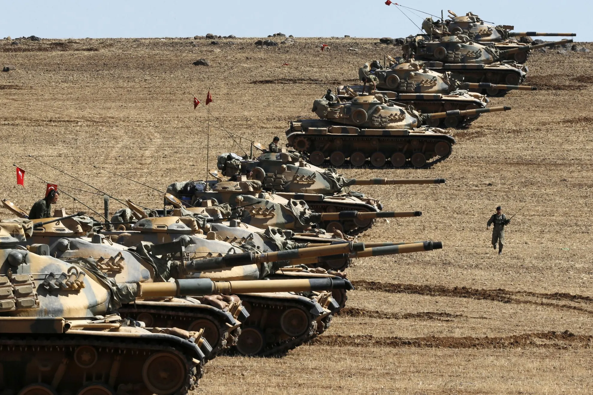Ankara a bombardat ținte din Siria și amenință cu ofensiva. Avioane saudite, gata de un asalt