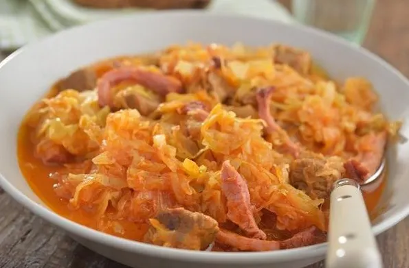 Cea mai bună reţetă de varză cu carne. Ingredientul secret pe care puţine gospodine îl ştiu