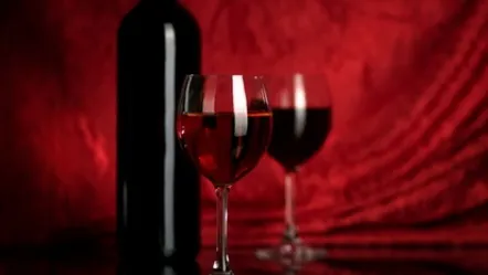 Vinul i-a adus longevitatea. Câţi ani a trăit un bărbat care a băut patru sticle de vin roşu pe zi