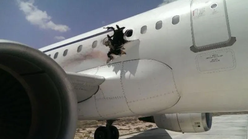 Răsturnare de situație în cazul avionului din care a căzut un pasager. Ce s-a întâmplat de fapt