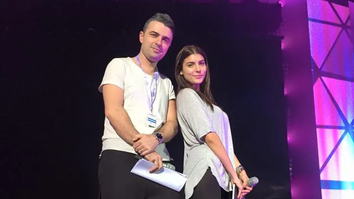 Fata lui Mădălin Voicu, prezentatoare la Eurovision. Cum arată pe scenă