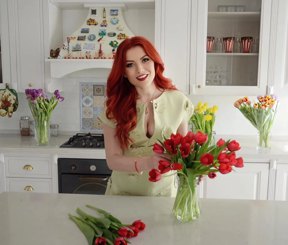 Elena Gheorghe s-a tuns băiețește. Schimbarea e uriașă: ”Arăți ca o babă!”