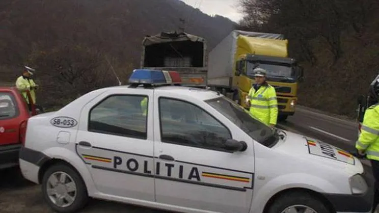 Accident: un echipaj SMURD şi o maşină de poliţie s-au ciocnit. Ambele erau în misiune