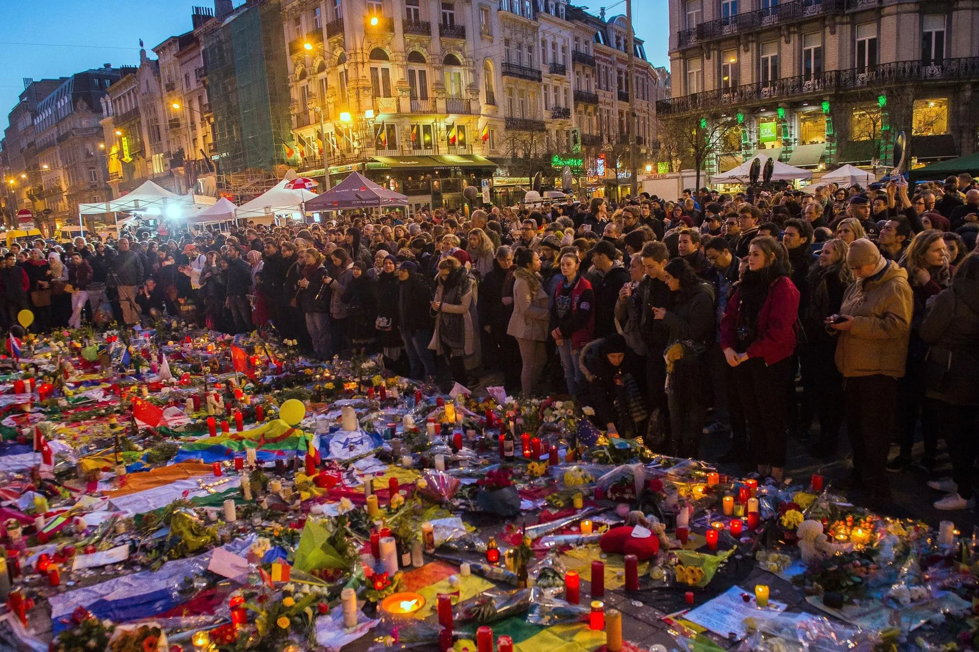 Incidente violente la Bruxelles! Peste 600 de huligani au perturbat un marș al păcii