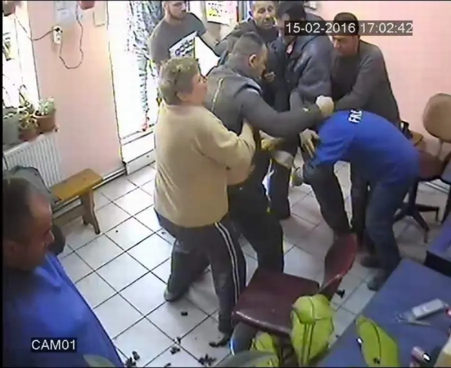 Cum reacţionează un interlop din Galaţi, când frizerul nu acceptă să îl tundă "peste rând" 