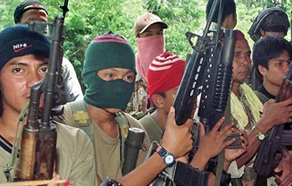 Un grup terorist islamist din Filipine a răpit zece marinari